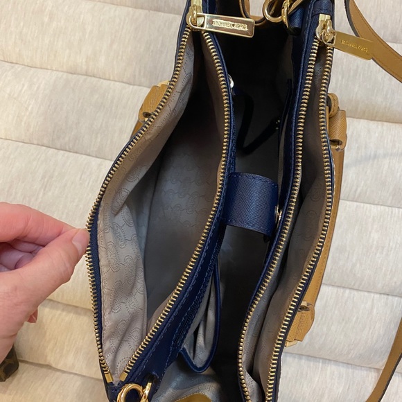 Michael Kors Designer handbag 👜 - Picture 8 of 10